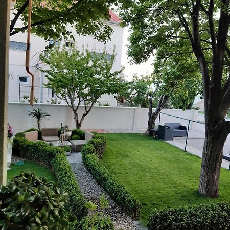 Apartman Barbir Sukosan Luaran gambar