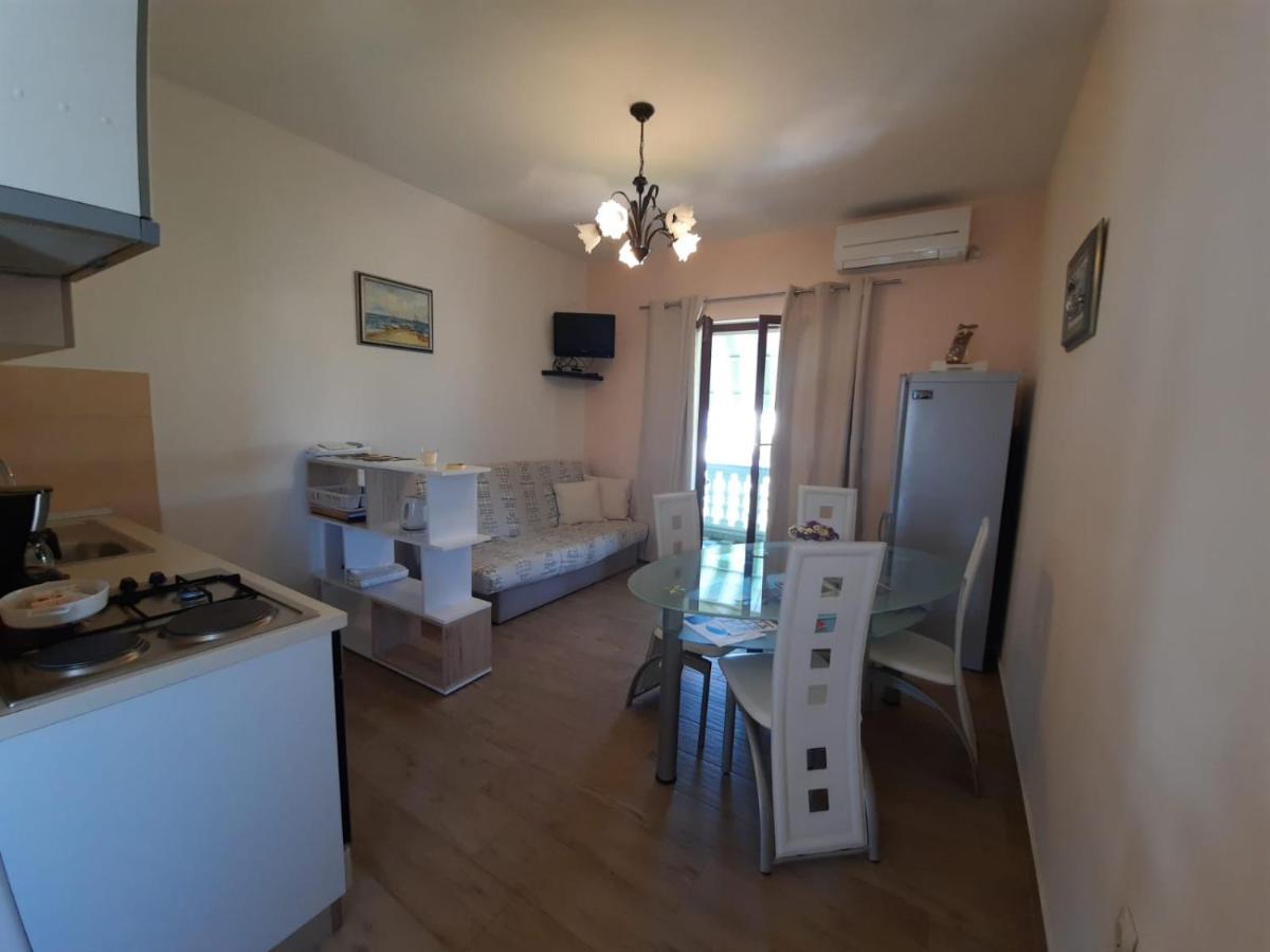 Apartman Barbir Sukosan Luaran gambar