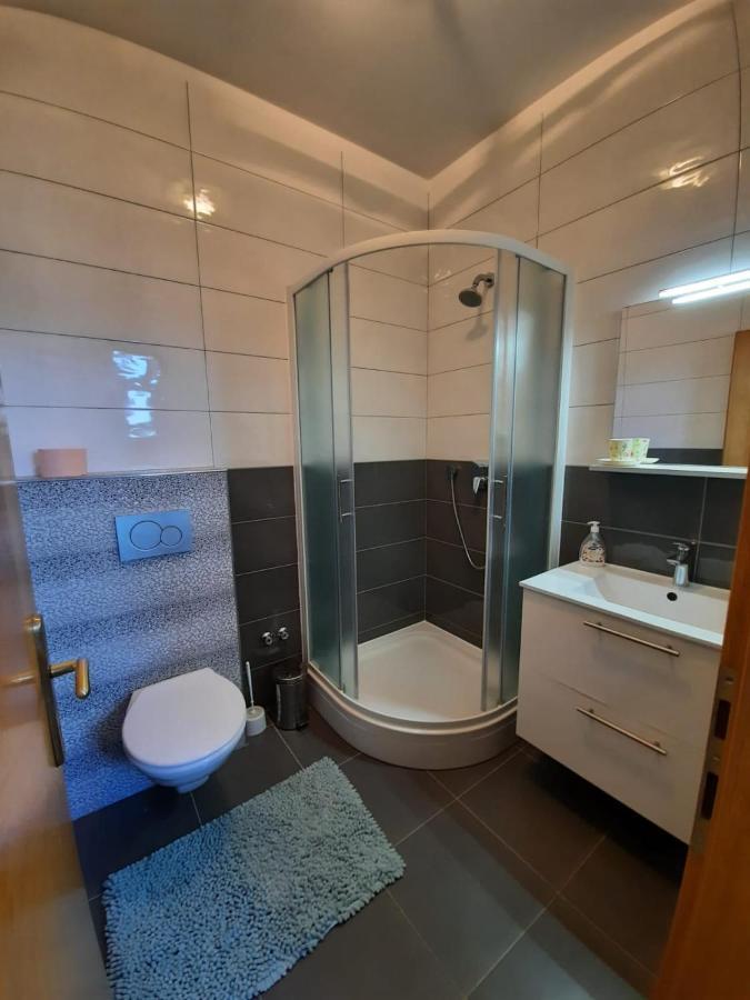 Apartman Barbir Sukosan Luaran gambar