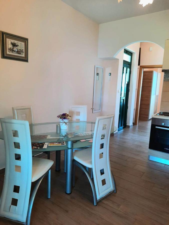 Apartman Barbir Sukosan Luaran gambar