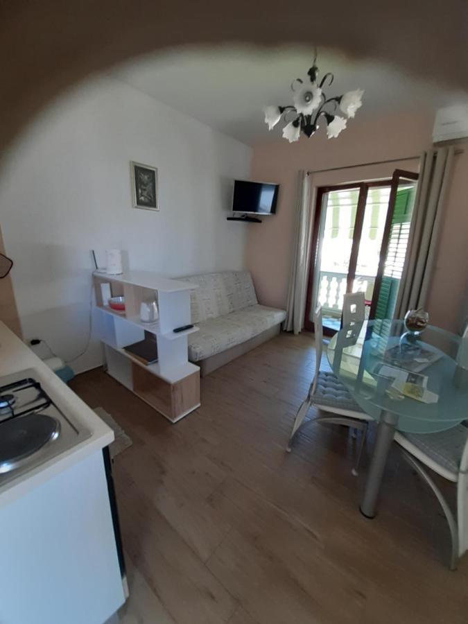 Apartman Barbir Sukosan Luaran gambar