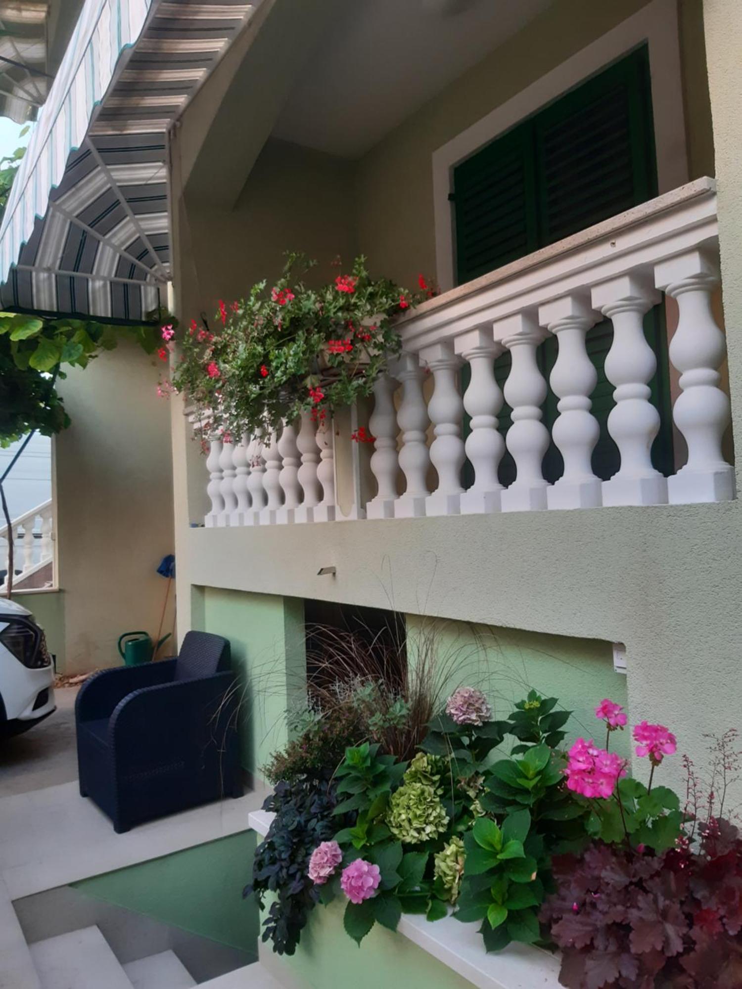Apartman Barbir Sukosan Luaran gambar